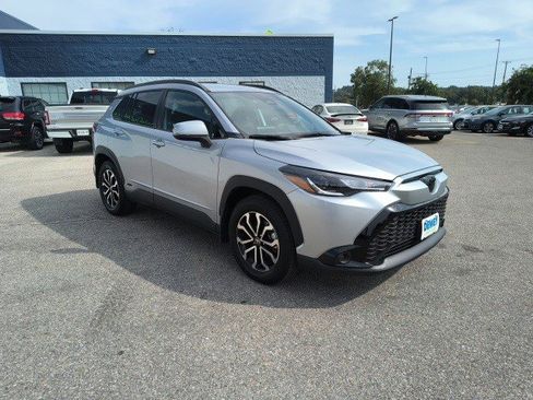 Used 2024 Toyota Corolla Cross SE image 7