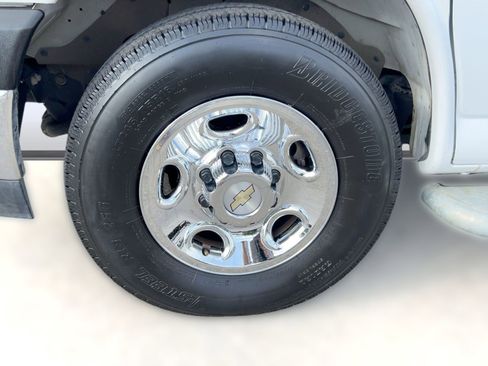 Used 2024 Chevrolet Express 2500 w/ Driver Convenience Package image 12