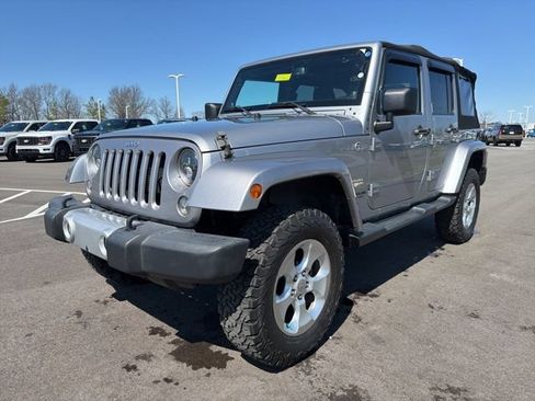 Used 2014 Jeep Wrangler Unlimited Sahara w/ Connectivity Group AWD/4WD image 2