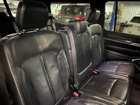 Used 2022 Jeep Wagoneer Series III w/ Rear Seat Video Group 1 image 20