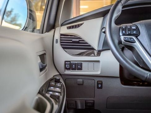 Used 2018 Toyota Sienna XLE Premium image 27