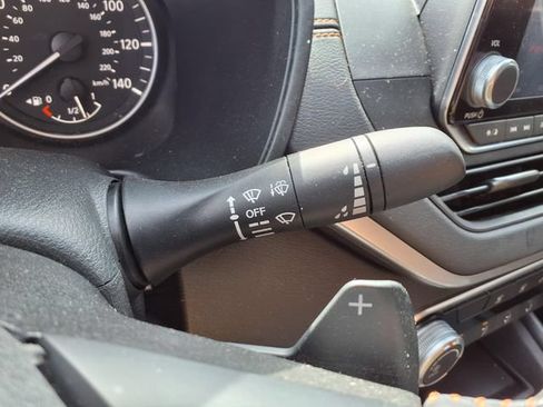 Used 2022 Nissan Altima 2.5 SR FWD image 11