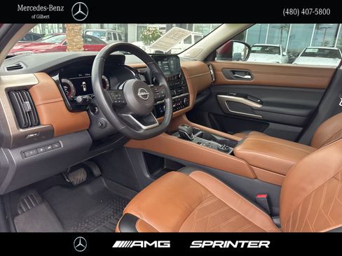 Used 2023 Nissan Pathfinder Platinum w/ Cargo Package image 10