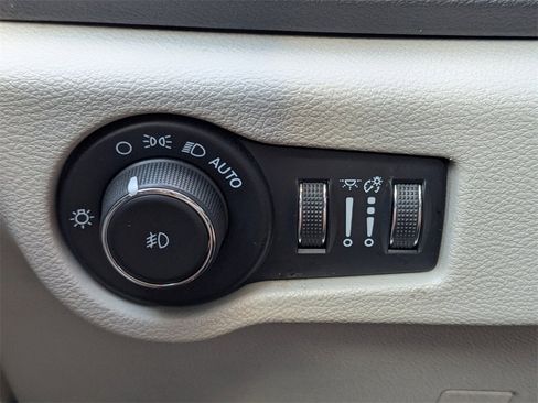 Used 2022 Chrysler Pacifica Touring-L image 30