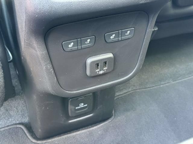 Used 2024 GMC Terrain Denali w/ Denali Premium Package AWD/4WD image 16