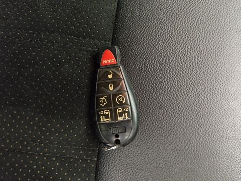 Used 2018 Dodge Grand Caravan SXT FWD image 32