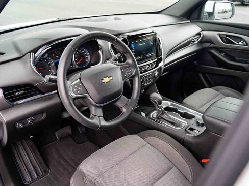 Certified 2023 Chevrolet Traverse LT FWD image 9