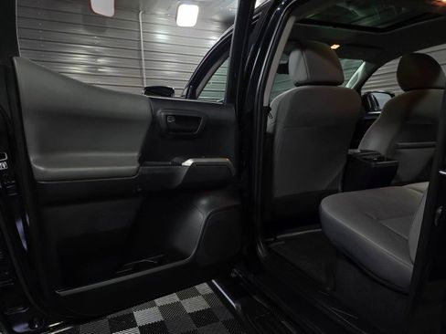 Used 2019 Toyota Tacoma SR5 image 33