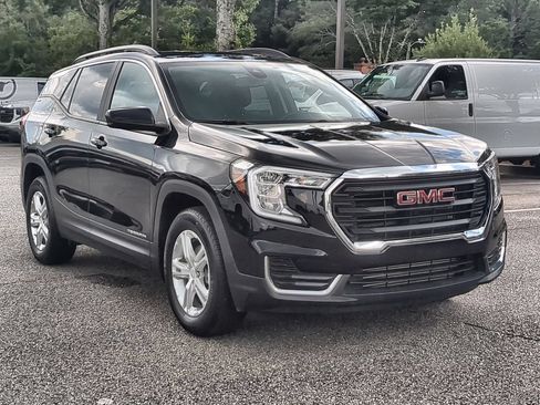 Used 2023 GMC Terrain SLE w/ Driver Convenience Package FWD image 2