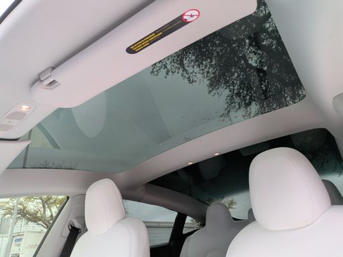 Used 2023 Tesla Model 3 Standard Range image 27