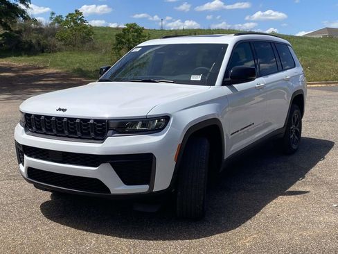 New 2026 Jeep Grand Cherokee L 2WD image 33