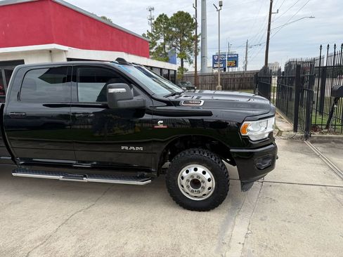 Used 2024 RAM 3500 Big Horn w/ Sport Appearance Package image 7