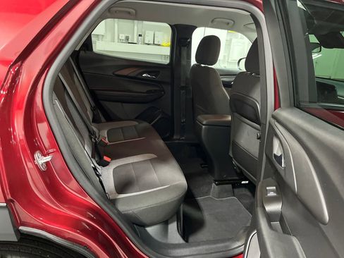 Used 2025 Chevrolet TrailBlazer LT image 36