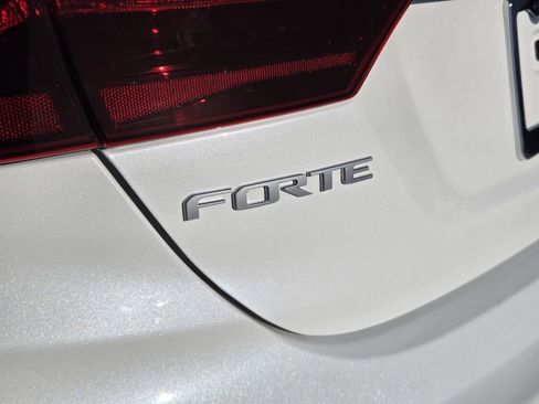 Used 2024 Kia Forte LXS w/ LXS Technology Package image 32