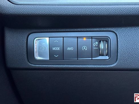 Used 2024 Chevrolet Traverse LT w/ Enhanced Driving Package AWD/4WD image 33