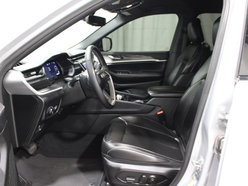 Used 2024 Jeep Grand Cherokee L Limited w/ Black Appearance Package AWD/4WD image 3