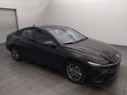 Used 2024 Hyundai Elantra SEL FWD image 11