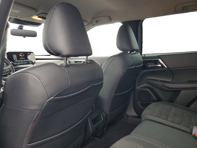 Used 2023 Mitsubishi Outlander SE FWD image 23