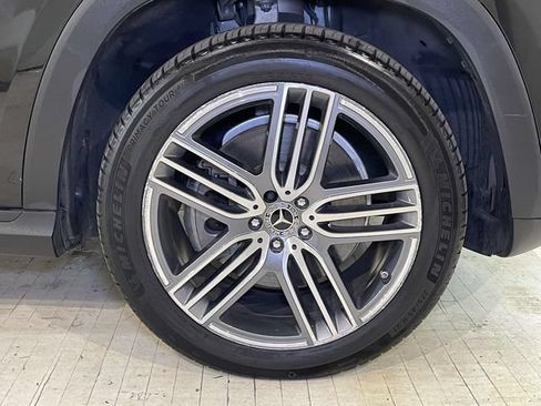 Used 2024 Mercedes-Benz GLS 450 4MATIC image 10
