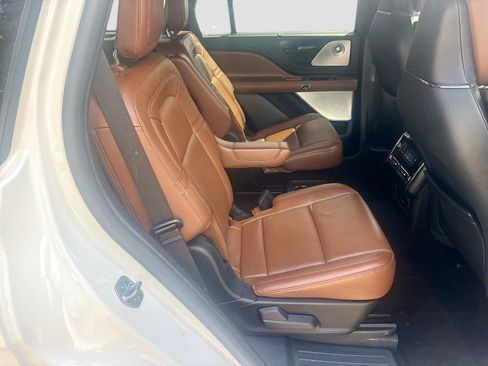 Used 2022 Lincoln Aviator Grand Touring w/ Equipment Group 301A AWD/4WD image 25