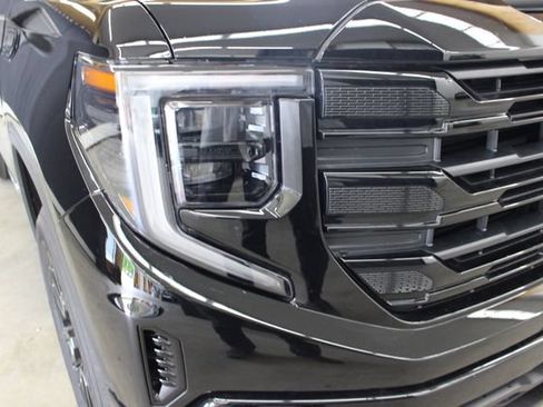Used 2024 GMC Sierra 1500 Elevation AWD/4WD image 4