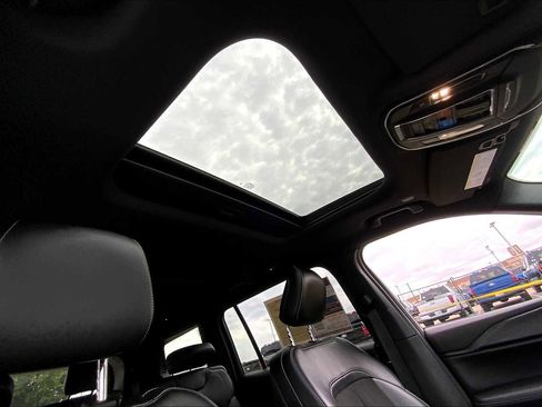 Used 2023 Jeep Grand Cherokee L Laredo image 19