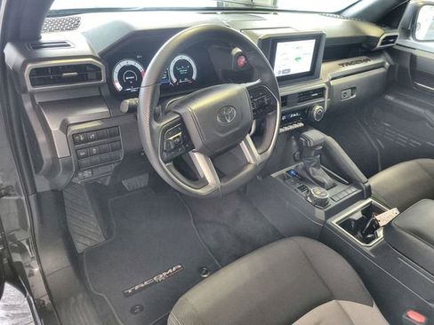 Certified 2025 Toyota Tacoma TRD Off-Road AWD/4WD image 14