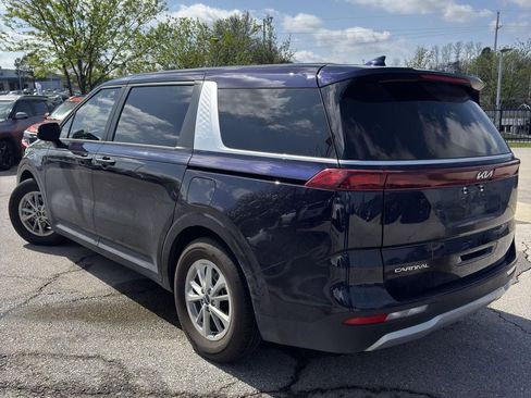 Used 2024 Kia Carnival LX FWD image 3