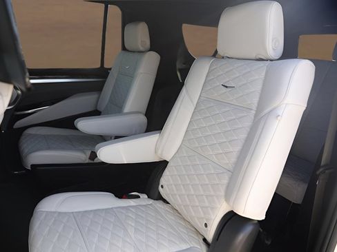 Used 2025 Cadillac Escalade ESV Premium Luxury Platinum AWD/4WD image 25