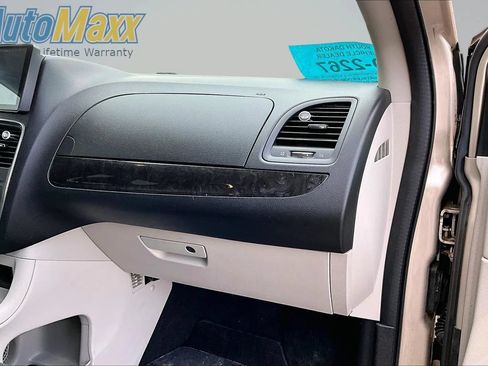 Used 2014 Dodge Grand Caravan SXT w/ Rear Park Assist Package FWD image 25