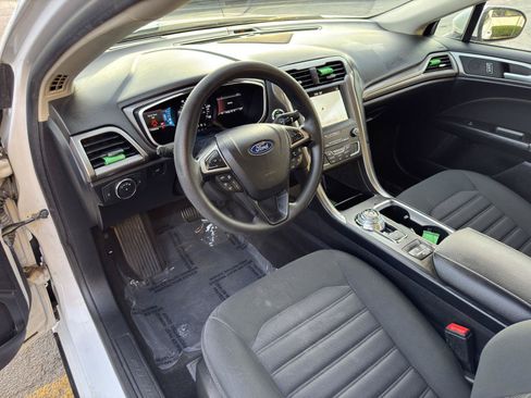 Used 2019 Ford Fusion SE FWD image 18