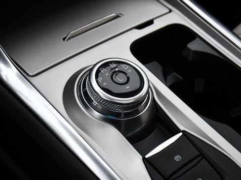 Used 2023 Ford Explorer Platinum w/ Technology Package image 34