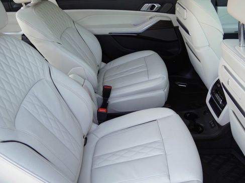 Used 2026 BMW X7 xDrive40i w/ Executive Package image 36