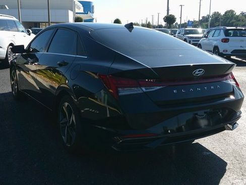 Certified 2021 Hyundai Elantra SEL w/ Convenience + Premium Package image 3