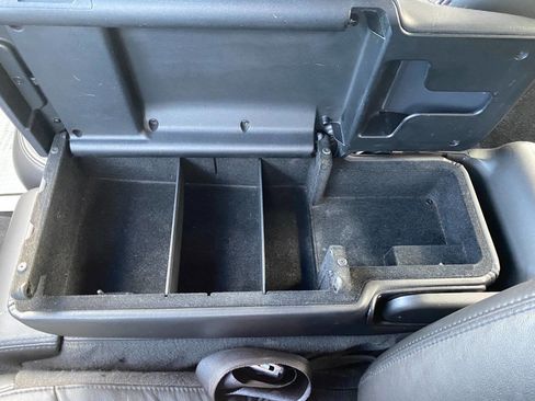 Used 2008 Lincoln Town Car Signature Limited image 18