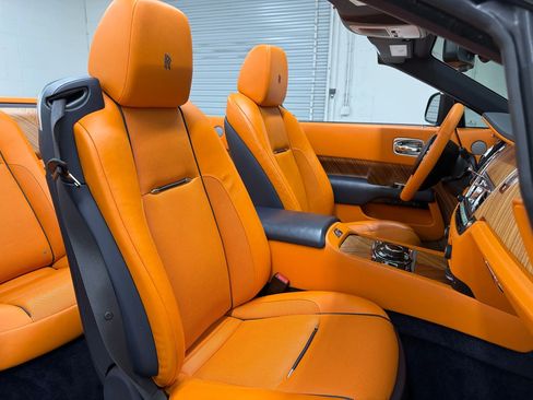 Used 2017 Rolls-Royce Dawn RWD image 20
