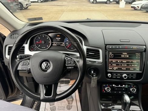 Used 2016 Volkswagen Touareg Executive image 14