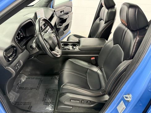 Used 2025 Honda Pilot TrailSport image 12