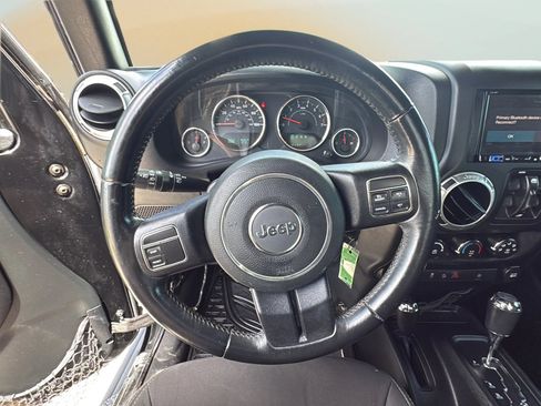 Used 2016 Jeep Wrangler Unlimited Sahara AWD/4WD image 17