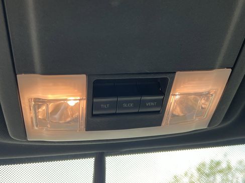 Used 2016 Lincoln Navigator Reserve RWD image 30