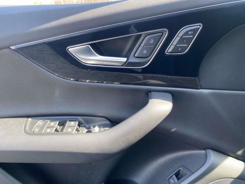 Used 2017 Audi Q7 3.0T Premium w/ Towing Package image 19