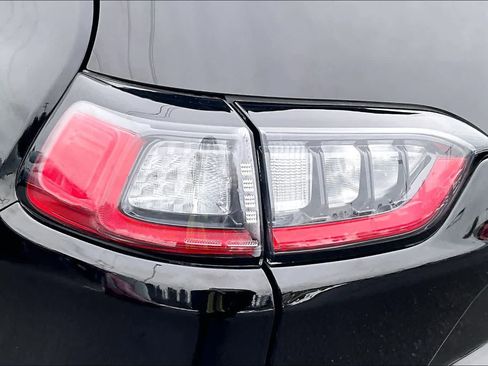 Used 2023 Jeep Cherokee Altitude Lux image 32