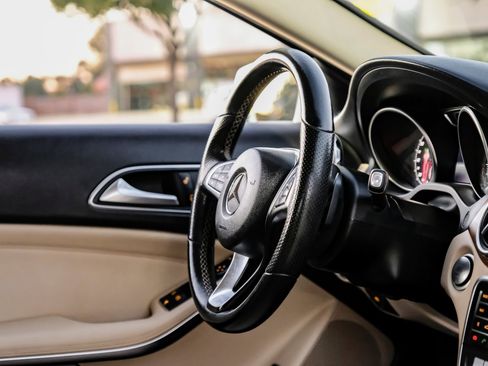 Used 2019 Mercedes-Benz GLA 250 w/ Convenience Package image 14