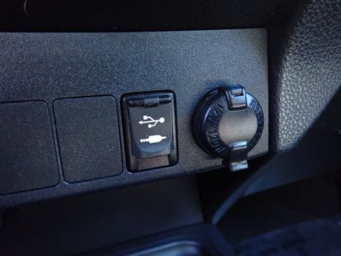 Used 2017 Toyota RAV4 XLE FWD image 20