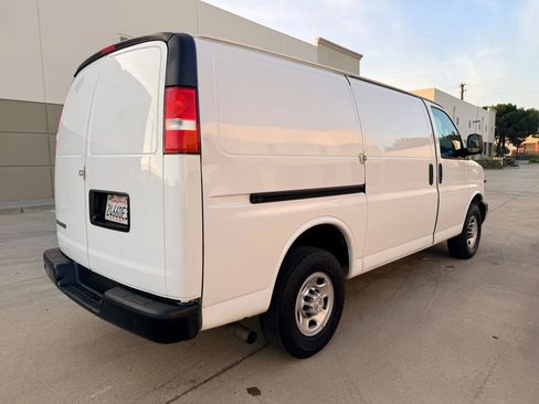 Used 2019 Chevrolet Express 3500 w/ Driver Convenience Package image 5