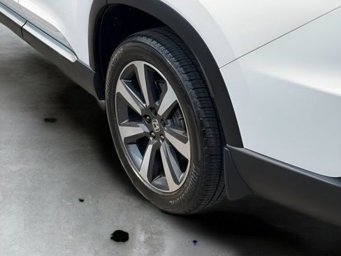 Used 2025 Honda Pilot Touring image 9
