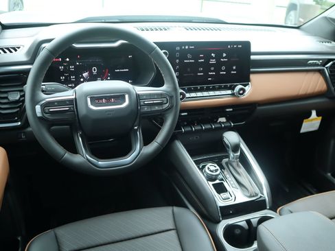 New 2026 GMC Canyon AT4 w/ AT4 Premium Package AWD/4WD image 2