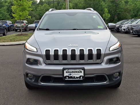 Used 2017 Jeep Cherokee Limited AWD/4WD image 2