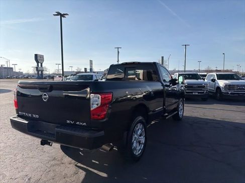 Used 2017 Nissan Titan SV image 12