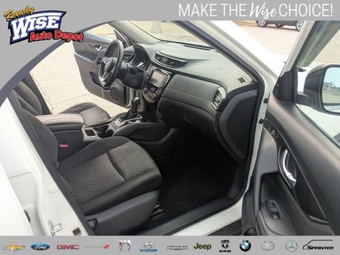 Used 2018 Nissan Rogue SV image 19